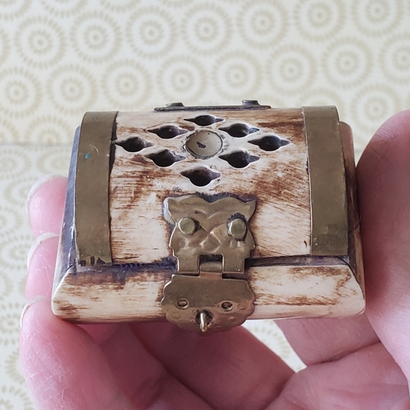Camel Bone and Brass Vintage Trinket Box - Picture 9 of 11